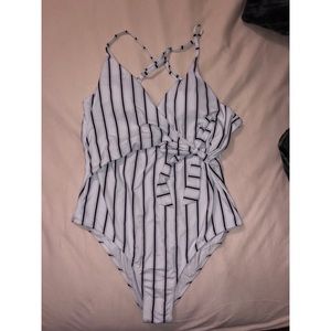 CUPSHE onepiece bathing suit with tie